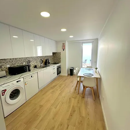 Modern With Private Terrace - Near Beaches Appartamento